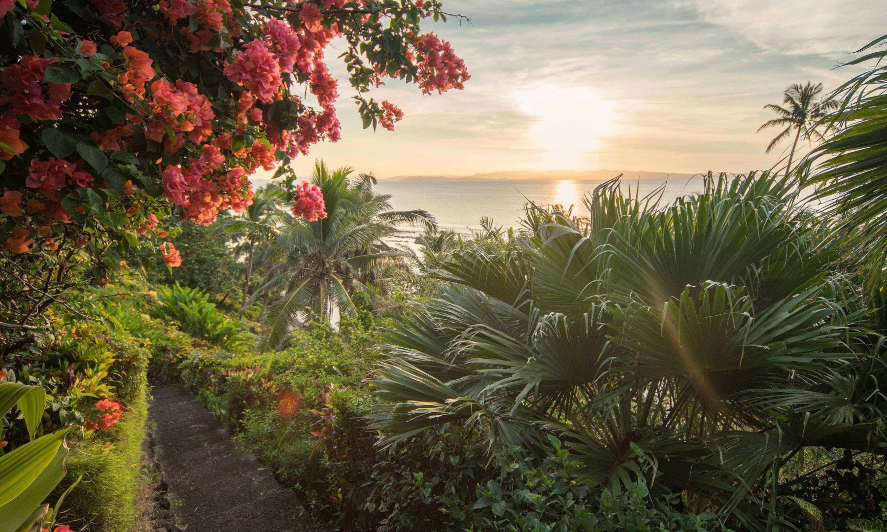 Explore the Enchanting Beauty of Lake Tagimaucia: A Hidden Gem on Taveuni Island