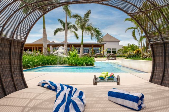 Crowne Plaza Fiji Nadi Bay Resort & Spa, an IHG Hotel — Nadi; Suva
