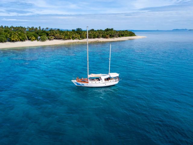 Paradise Charters & Tours Pte Ltd